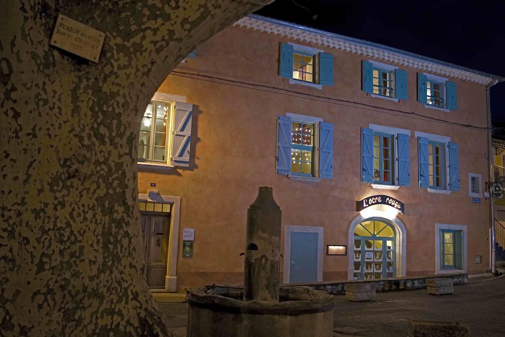 Des Lits Sur La Place Hérépian Buitenkant foto